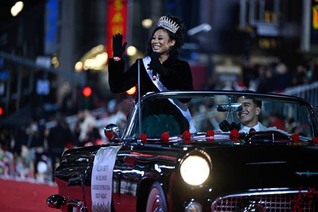 93rd Hollywood Christmas Parade in California HOLLYWOOD, CALIFORNIA - NOV 30: Ms. Hollywood Alexia Smith greets the crowd during the 93rd Hollywood Christmas Parade in Hollywood of Los Angeles, California, United States on November 30, 2025. Tayfun Coskun Anadolu California United States. Editorial use only. Please get in touch for any other usage.  Copyright: x2025xAnadoluxTayfunxCoskunx