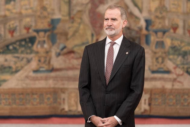Felipe VI presents the XIX Kingdom of Spain Award for Business Career to the honorary president of Galletas Gullón King Felipe VI during the award ceremony of the IX Kingdom of Spain Award for Business Career, at the Royal Palace of El Pardo, on December 1, 2025, in Madrid Spain In this edition the award was presented to the honorary president of Galletas Gullón, María Teresa Rodríguez, a company that was founded in 1892 and which she managed since 1983, after the death of her husband, José Manuel Gullón, until her retirement in 2019 Galletas Gullón is today the only family-owned biscuit company that remains in the sector with a turnover of over 300 million euros per year and a presence in more than 120 countries In addition to her outstan  Copyright: xDiegoxRadamÃ sx 7139773