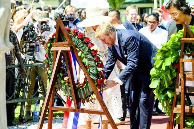 Paramaribo, The Netherlands, 2025-12-01 11:34:25 PARAMARIBO, December 1, 2025, Mama Sranan. King Willem-Alexander and Queen Maxima are paying a state visit to the Republic of Suriname at the invitation of President Jennifer Geerlings-Simons. King Willem-Alexander and Queen Maxima lay a wreath at the statue of Mama Sranan, which symbolizes Mother Suriname. The statue depicts a woman holding five children, who represent the ethnic groups of Suriname. PHOTO: NLBeeld Patrick van Emst Credit: NL Beeld Patrick van Emst  Copyright: xx x