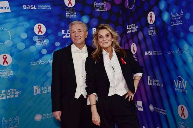 40. Jahre -KÜNSTLER GEGEN AIDS Ð DIE GALA 2025 KÜNSTLER GEGEN AIDS Ð DIE GALA 2025 Klaus Wowereit, KIm Fisher Ankunft, roter Teppich zum Jubiläum KÜNSTLER GEGEN AIDS Ð DIE GALA 2025 Benefizgala zum 40-jährigen Jubiläum der Berliner Aids-Hilfe e.V. im TDW in Berlin am 01.12.2025