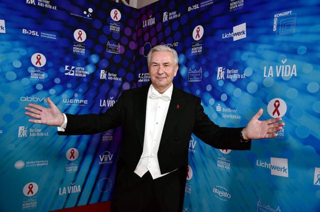 40. Jahre -KÜNSTLER GEGEN AIDS Ð DIE GALA 2025 KÜNSTLER GEGEN AIDS Ð DIE GALA 2025 Klaus Wowereit Ankunft, roter Teppich zum Jubiläum KÜNSTLER GEGEN AIDS Ð DIE GALA 2025 Benefizgala zum 40-jährigen Jubiläum der Berliner Aids-Hilfe e.V. im TDW in Berlin am 01.12.2025