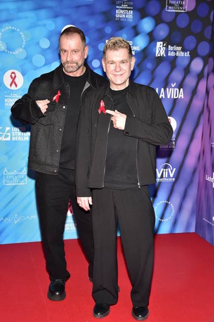 40. Jahre -KÜNSTLER GEGEN AIDS Ð DIE GALA 2025 KÜNSTLER GEGEN AIDS Ð DIE GALA 2025 Ulf Leo Sommer und Peter Plate sind Musikproduzenten und Komponisten Ankunft, roter Teppich zum Jubiläum KÜNSTLER GEGEN AIDS Ð DIE GALA 2025 Benefizgala zum 40-jährigen Jubiläum der Berliner Aids-Hilfe e.V. im TDW in Berlin am 01.12.2025
