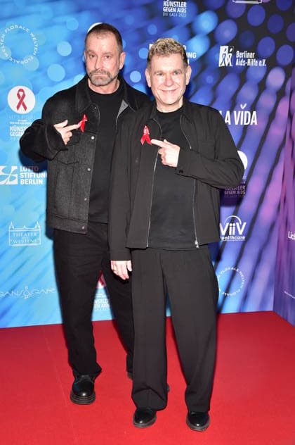 40. Jahre -KÜNSTLER GEGEN AIDS Ð DIE GALA 2025 KÜNSTLER GEGEN AIDS Ð DIE GALA 2025 Ulf Leo Sommer und Peter Plate sind Musikproduzenten und Komponisten Ankunft, roter Teppich zum Jubiläum KÜNSTLER GEGEN AIDS Ð DIE GALA 2025 Benefizgala zum 40-jährigen Jubiläum der Berliner Aids-Hilfe e.V. im TDW in Berlin am 01.12.2025