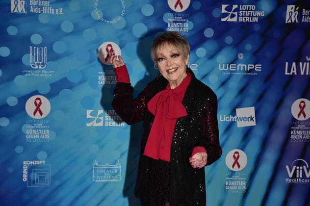 40. Jahre -KÜNSTLER GEGEN AIDS Ð DIE GALA 2025 KÜNSTLER GEGEN AIDS Ð DIE GALA 2025 Barbara Schöne Ankunft, roter Teppich zum Jubiläum KÜNSTLER GEGEN AIDS Ð DIE GALA 2025 Benefizgala zum 40-jährigen Jubiläum der Berliner Aids-Hilfe e.V. im TDW in Berlin am 01.12.2025