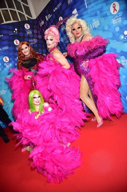 40. Jahre -KÜNSTLER GEGEN AIDS Ð DIE GALA 2025 KÜNSTLER GEGEN AIDS Ð DIE GALA 2025 Gäste in Pink kLeider Ankunft, roter Teppich zum Jubiläum KÜNSTLER GEGEN AIDS Ð DIE GALA 2025 Benefizgala zum 40-jährigen Jubiläum der Berliner Aids-Hilfe e.V. im TDW in Berlin am 01.12.2025