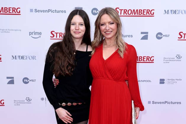 Diana Staehly und ihre Tochter Mila Wolter bei der Kinopremiere von Stromberg - Wieder alles wie immer am 1.12.2025 im Zoo Palst in Berlin Stromberg Filmpremiere in Berlin