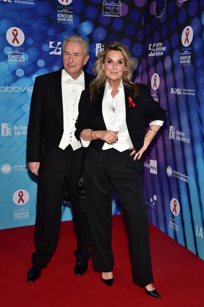 40. Jahre -KÜNSTLER GEGEN AIDS Ð DIE GALA 2025 KÜNSTLER GEGEN AIDS Ð DIE GALA 2025 Klaus Wowereit, KIm Fischer Ankunft, roter Teppich zum Jubiläum KÜNSTLER GEGEN AIDS Ð DIE GALA 2025 Benefizgala zum 40-jährigen Jubiläum der Berliner Aids-Hilfe e.V. im TDW in Berlin am 01.12.2025