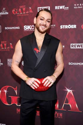 Moderator Riccardo Simonetti bei der Aids Gala 2025 zugunsten der Aidshilfe Köln im Musical Dome Köln. Köln, 01.12.2025 NRW Deutschland Copyright: xChristophxHardtx