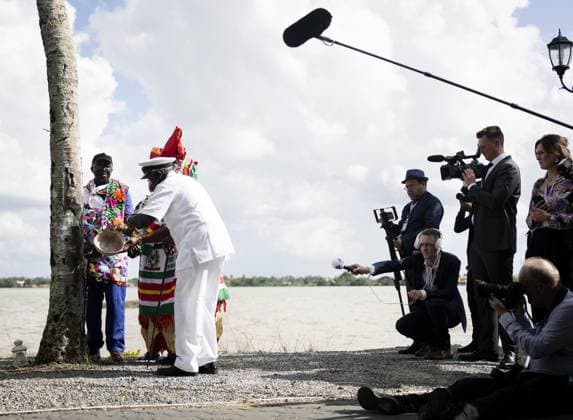 PARAMARIBO - A sacrificial ritual with representatives of descendants of enslaved people and indigenous communities in Suriname preceded a conversation with King Willem-Alexander and Queen Maxima about the past and the future. The royal couple were on a three-day state visit to Suriname at the invitation of President Jennifer Geerlings-Simons. ANP REMKO DE WAAL netherlands out - belgium out  Copyright: xx x543612699x originalFilename: 543612699.jpg