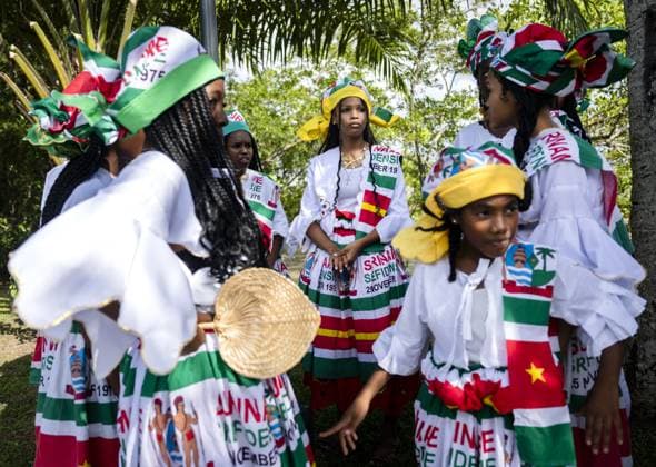 PARAMARIBO Representatives of descendants of enslaved people and indigenous communities in Suriname await the arrival of King Willem-Alexander and Queen Maxima before a discussion about the past and the future. The royal couple were on a three-day state visit to Suriname at the invitation of President Jennifer Geerlings-Simons. ANP REMKO DE WAAL netherlands out - belgium out  Copyright: xx x543612952x originalFilename: 543612952.jpg
