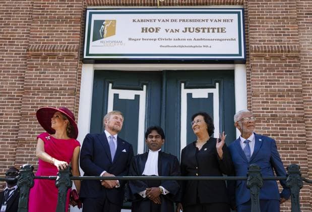 PARAMARIBO - King Willem-Alexander and Queen Maxima are visiting the judiciary as part of the separation of powers. At the Court of Justice, the royal couple spoke with the president and several judges. The king and queen were on a three-day state visit to Suriname at the invitation of President Jennifer Geerlings-Simons. ANP REMKO DE WAAL netherlands out - belgium out  Copyright: xx x543613520x originalFilename: 543613520.jpg