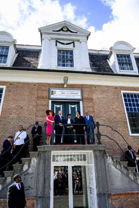 Paramaribo, The Netherlands, 2025-12-01 14:34:16 PARAMARIBO, 1 December 2025, Court of Justice. King Willem-Alexander and Queen Maxima are paying a state visit to the Republic of Suriname at the invitation of President Jennifer Geerlings-Simons. As part of the separation of powers, the judiciary will also be visited. At the Court of Justice, the Royal Couple will speak with the President of the Court and several judges about the importance of judicial independence in a democratic constitutional state. PHOTO: NLBeeld Patrick van Emst Credit: NL Beeld Patrick van Emst  Copyright: xx x