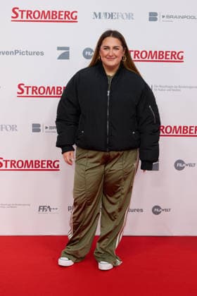 Sandra Safiulov (selfisandra) - Kinopremiere von Stromberg Wieder Alles Wie Immer im Zoo Palast in Berlin am 01.12.2025. Premiere Stromberg - Wieder Alles Wie Immer