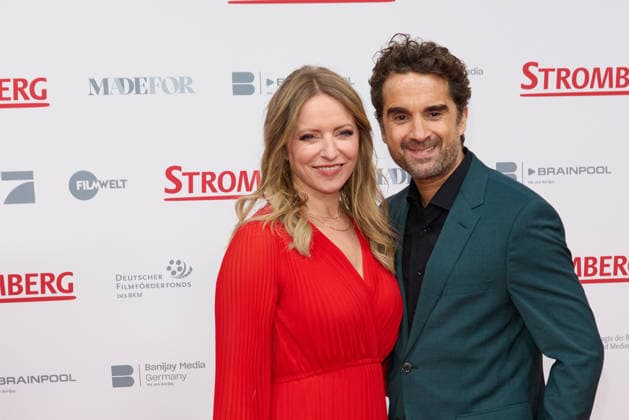 Diana Staehly und Oliver Wnuk - Kinopremiere von Stromberg Wieder Alles Wie Immer im Zoo Palast in Berlin am 01.12.2025. Premiere Stromberg - Wieder Alles Wie Immer