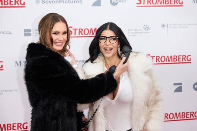 Franziska Scheffter und Micaela Schaefer - Kinopremiere von Stromberg Wieder Alles Wie Immer im Zoo Palast in Berlin am 01.12.2025. Premiere Stromberg - Wieder Alles Wie Immer