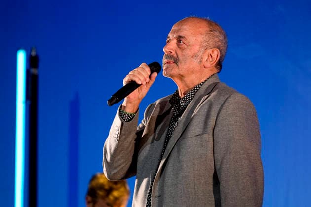 PEOPLE: Gala Fondation Recherche Alzheimer - Lyon - 02 12 2025 Louis Chedid sur la scene du Gala 2025 de la Fondation Recherche Alzheimer Ã Lyon le 01 12 2025. Photo Sandrine Thesillat PsNewZ  Copyright: xSandrinexTHESILLATx