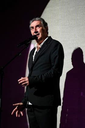 PEOPLE: Gala Fondation Recherche Alzheimer - Lyon - 02 12 2025 Francois Morel chante et rÃ cite un poeme sur la scene du Gala 2025 de la Fondation Recherche Alzheimer Ã Lyon le 01 12 2025. Photo Sandrine Thesillat PsNewZ  Copyright: xSandrinexTHESILLATx