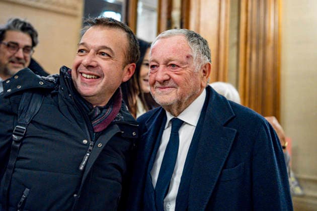 PEOPLE: Gala Fondation Recherche Alzheimer - Lyon - 02 12 2025 Jean-Michel Aulas pose avec un fan lors du Gala 2025 de la Fondation Recherche Alzheimer Ã Lyon le 01 12 2025. Photo Sandrine Thesillat PsNewZ  Copyright: xSandrinexTHESILLATx