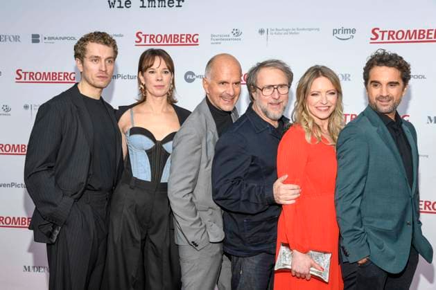 ABBberlin: Christoph Maria Herbst, Milena Dreißig, Bjarne Mädel, Diana Staehly und Oliver Wnuk Schauspieler auf dem roten Teppich bei der Weltpremiere des Kino Films STROMBERG WIEDER ALLES WIE IMMER im Zoo Palast Berlin am 01.12.2025 Berlin Deutschland