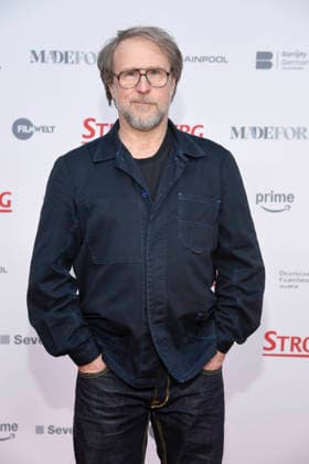 ABBberlin: Bjarne Mädel Maedel Schauspieler auf dem roten Teppich bei der Weltpremiere des Kino Films STROMBERG WIEDER ALLES WIE IMMER im Zoo Palast Berlin am 01.12.2025 Berlin Deutschland