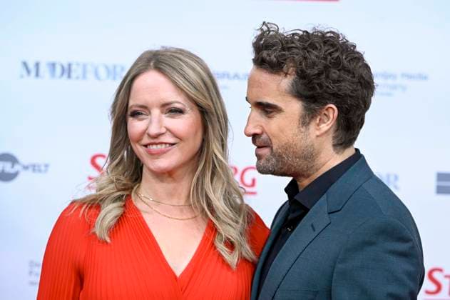 ABBberlin: Diana Staehly und Oliver Wnuk Schauspieler auf dem roten Teppich bei der Weltpremiere des Kino Films STROMBERG WIEDER ALLES WIE IMMER im Zoo Palast Berlin am 01.12.2025 Berlin Deutschland