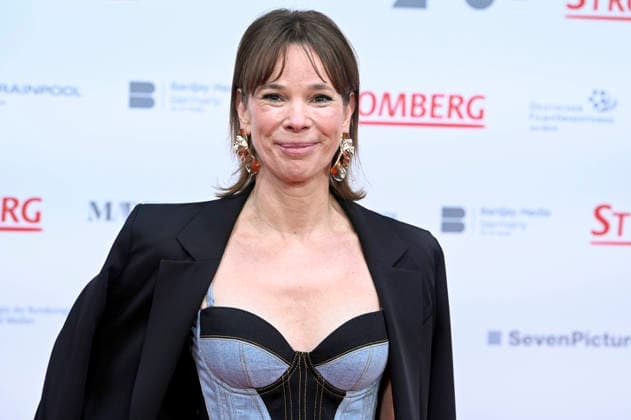 ABBberlin: Milena Dreißig Dreissig Schauspielerin auf dem roten Teppich bei der Weltpremiere des Kino Films STROMBERG WIEDER ALLES WIE IMMER im Zoo Palast Berlin am 01.12.2025 Berlin Deutschland