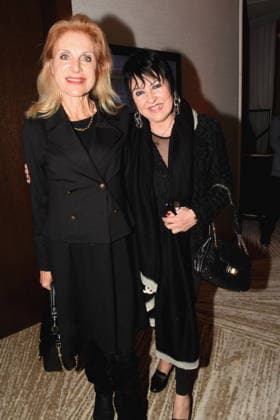 Dr Birgit Muth Moderatorin Ursula Ackermann-Kaefer Witwe Muenchen 01.12.2025 Hotel Vierjahreszeiten-Kempinski Buch Vorstellung von Fritz Egner Moderator -Mein Leben Zwischen Rhythm und Blues in Muenchen Foto Muenchen