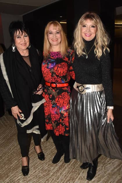 Ursula Ackermann Kaefer Witwe Sophie Adell Schauspielerin Cornelia Corba Schauspielerin Saengerin Muenchen 01.12.2025 Hotel Vierjahreszeiten-Kempinski Buch Vorstellung von Fritz Egner Moderator -Mein Leben Zwischen Rhythm und Blues in Muenchen Foto Muenchen