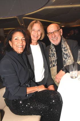 Shirley Retzer Sybille Beckenbauer Otto Retzer Regisseur Muenchen 01.12.2025 Hotel Vierjahreszeiten-Kempinski Buch Vorstellung von Fritz Egner Moderator -Mein Leben Zwischen Rhythm und Blues in Muenchen Foto Muenchen