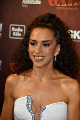 ABBkoeln: No Angels Nadja Benaissa zu Gast auf dem roten Teppich bei der Charity Aids Gala im Musical Dome Koeln am 01.12.2025 NRW Deutschland