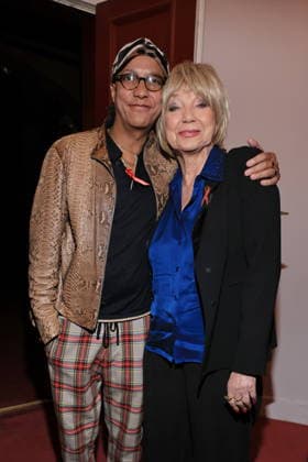 01.12.2025, Francis Winter mit Mutter Judy Winter zu Künstler gegen Aids - Die Gala 2025, Stage Theater des Westens, Berlin, Berlin
