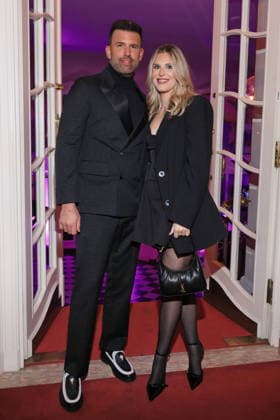 01.12.2025, Jay Khan und Jessie Noe Scheuermann zu Künstler gegen Aids - Die Gala 2025, Stage Theater des Westens, Berlin, Berlin