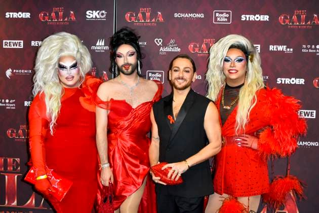 ABBkoeln: Riccardo Simonetti Moderator und Autor zu Gast auf dem roten Teppich bei der Charity Aids Gala im Musical Dome Koeln am 01.12.2025 NRW Deutschland