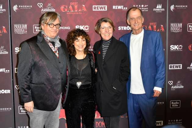 ABBkoeln: Hans-Peter Wilhelm Hape Kerkeling , Isabel Varell, Bettina Maria Böttinger, Georg Uecker zu Gast auf dem roten Teppich bei der Charity Aids Gala im Musical Dome Koeln am 01.12.2025 NRW Deutschland