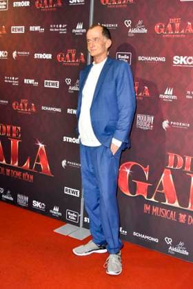 ABBkoeln: Georg Uecker Schauspieler zu Gast auf dem roten Teppich bei der Charity Aids Gala im Musical Dome Koeln am 01.12.2025 NRW Deutschland