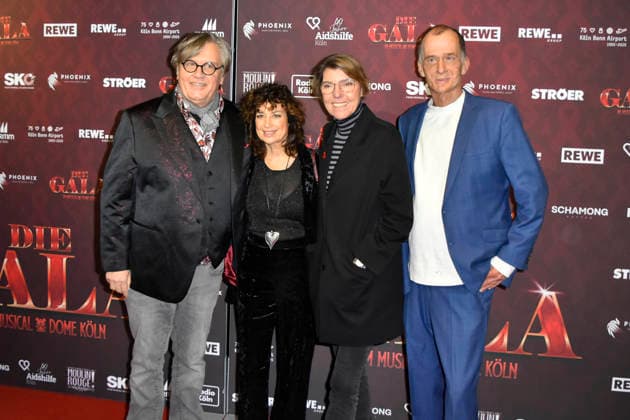 ABBkoeln: Hans-Peter Wilhelm Hape Kerkeling , Isabel Varell, Bettina Maria Böttinger, Georg Uecker zu Gast auf dem roten Teppich bei der Charity Aids Gala im Musical Dome Koeln am 01.12.2025 NRW Deutschland
