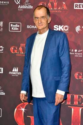 ABBkoeln: Georg Uecker Schauspieler zu Gast auf dem roten Teppich bei der Charity Aids Gala im Musical Dome Koeln am 01.12.2025 NRW Deutschland