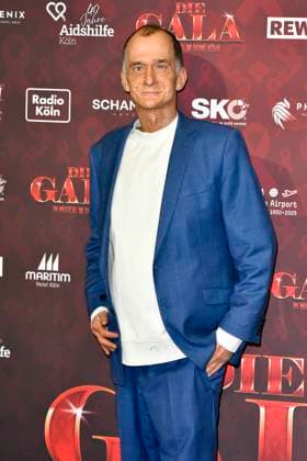 ABBkoeln: Georg Uecker Schauspieler zu Gast auf dem roten Teppich bei der Charity Aids Gala im Musical Dome Koeln am 01.12.2025 NRW Deutschland