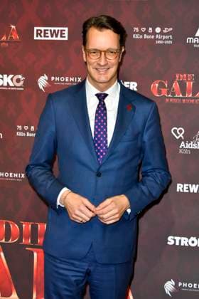 ABBkoeln: Hendrik Josef Wüst Wuest CDU Politiker.Ministerpraesident des Landes Nordrhein-Westfalen zu Gast auf dem roten Teppich bei der Charity Aids Gala im Musical Dome Koeln am 01.12.2025 NRW Deutschland