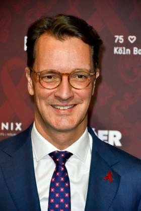ABBkoeln: Hendrik Josef Wüst Wuest CDU Politiker.Ministerpraesident des Landes Nordrhein-Westfalen zu Gast auf dem roten Teppich bei der Charity Aids Gala im Musical Dome Koeln am 01.12.2025 NRW Deutschland