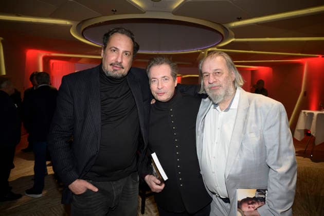v.l. Alex Gernandt, Mario M. Mendrzycki (Tourneeveranstalter) und Armand Presser - Fritz Egner präsentiert sein Buch Mein Leben zwischen Rhythm & Blues im Hotel Vier Jahreszeiten Kempinski, München am 1.12.2025