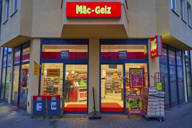 Mäc-Geiz in Großer Diesdorfer Straße in Magdeburg, Sachsen-Anhalt, Deutschland Mäc-Geiz in Großer Diesdorfer Strasse in Magdeburg, Saxony-Anhalt, Germany Copyright: imageBROKER streetxnews iblbee15774874.jpg