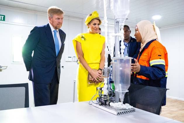 PARAMARIBO - King Willem-Alexander and Queen Maxima visited the Natural Technology Institute (NATIN), a development-oriented institute that trains young people at the vocational (MBO) level for technical, natural sciences, and laboratory sectors for the business community, the service sector, and the Surinamese government. The royal couple was on a three-day state visit to Suriname. ANP POOL MISCHA SCHOEMAKER netherlands out - belgium out  Copyright: xx x543691299x originalFilename: 543691299.jpg