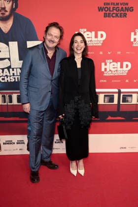 Der Held vom Bahnhof Friedrichstrasse Premiere in Berlin Charly Huebnerund Christiane Paul bei der öDer Held vom Bahnhof Friedrichstrasse Kino Premiere am 2.12.2025 im Delphi Filmpalast in Berlin Der Held vom Bahnhof Friedrichstrasse Filmpremiere in Berlin