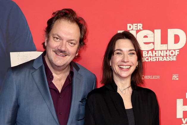 Entertainment Bilder des Tages Der Held vom Bahnhof Friedrichstrasse Premiere in Berlin Charly Huebnerund Christiane Paul bei der öDer Held vom Bahnhof Friedrichstrasse Kino Premiere am 2.12.2025 im Delphi Filmpalast in Berlin Der Held vom Bahnhof Friedrichstrasse Filmpremiere in Berlin *** Charly Huebnerand Christiane Paul at the öDer Held vom Bahnhof Friedrichstrasse cinema premiere on 2 12 2025 at the Delphi Filmpalast in Berlin Der Held vom Bahnhof Friedrichstrasse film premiere in Berlin 