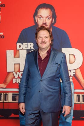 Premiere - Der Held vom Bahnhof Friedrichstrasse - Charly Hübner bei der Kinopremiere von Der Held vom Bahnhof Friedrichstrasse im Delphi-Filmpalast am 02.12.2025 in Berlin. Copyright: xEventpressxKochanx