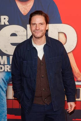 Premiere - Der Held vom Bahnhof Friedrichstrasse - Daniel Brühl bei der Kinopremiere von Der Held vom Bahnhof Friedrichstrasse im Delphi-Filmpalast am 02.12.2025 in Berlin. Copyright: xEventpressxKochanx