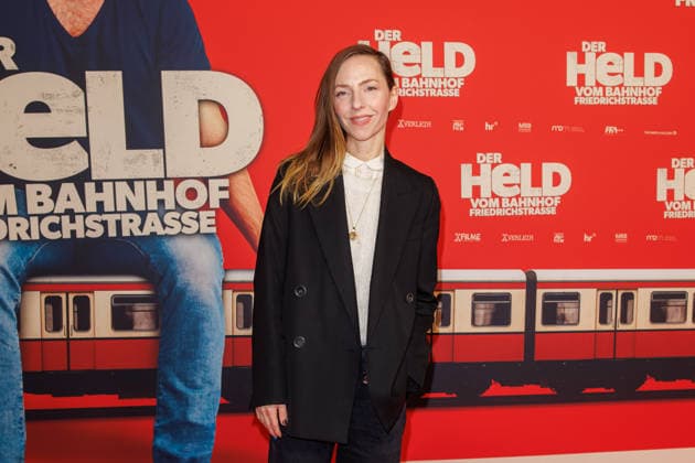 Premiere - Der Held vom Bahnhof Friedrichstrasse - Katharina Schüttler bei der Kinopremiere von Der Held vom Bahnhof Friedrichstrasse im Delphi-Filmpalast am 02.12.2025 in Berlin. Copyright: xEventpressxKochanx