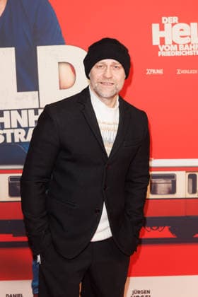 Premiere - Der Held vom Bahnhof Friedrichstrasse - Jürgen Vogel bei der Kinopremiere von Der Held vom Bahnhof Friedrichstrasse im Delphi-Filmpalast am 02.12.2025 in Berlin. Copyright: xEventpressxKochanx