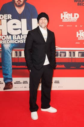 Premiere - Der Held vom Bahnhof Friedrichstrasse - Jürgen Vogel bei der Kinopremiere von Der Held vom Bahnhof Friedrichstrasse im Delphi-Filmpalast am 02.12.2025 in Berlin. Copyright: xEventpressxKochanx